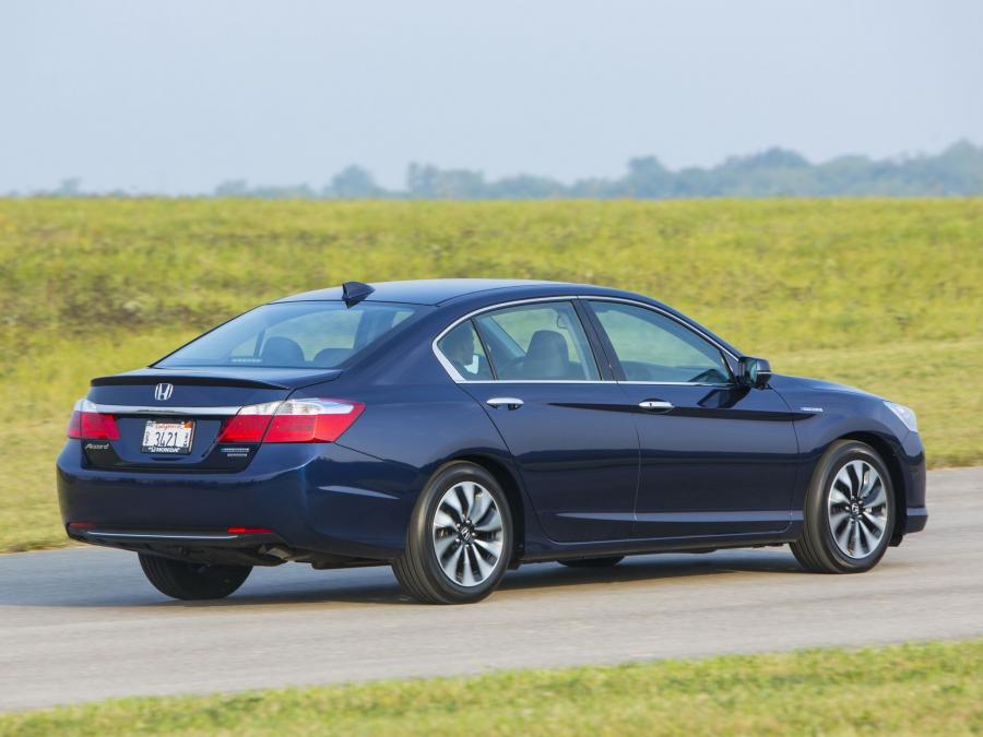  Honda Accord Hybrid Touring 2013 года  (US) (фото 9 из 30)